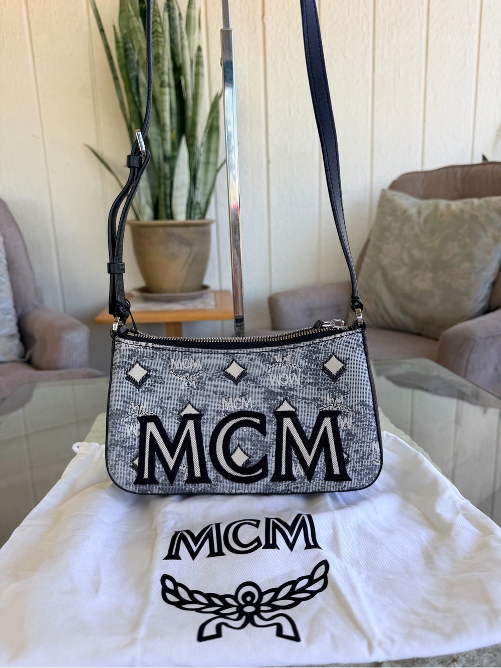 Like 🆕 MCM Crossbody bag💝 - Picture 1 of 14